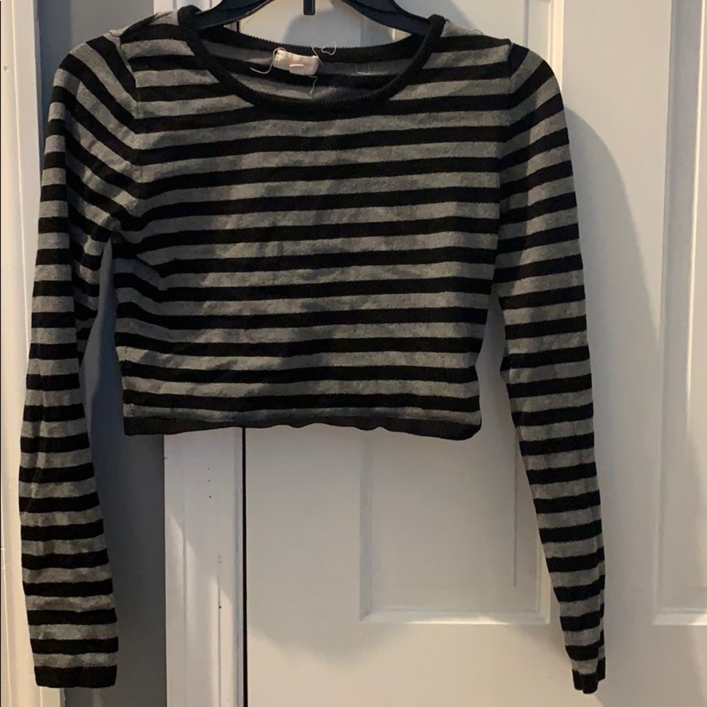 Cropped sweater-like tee